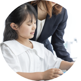 授業を受ける少女